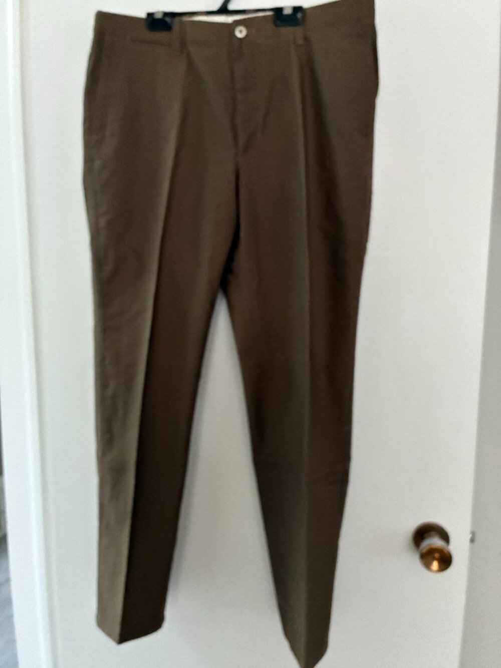 NEW.Pants. Sz 35" X 29" (EU 52/6R). CORNELIANI Made in Italy. 100% cotton. Khaki
